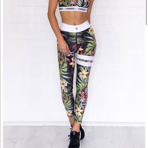 Stronger Vietnam print leggings